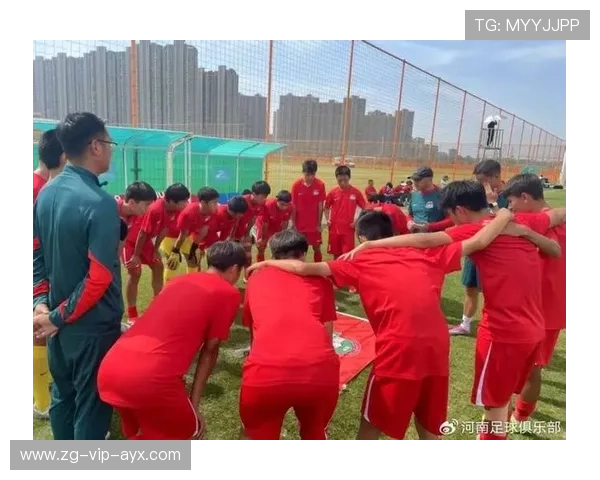 足球俱乐部在青训中推动社交技能与公共表达训练提升球员综合能力